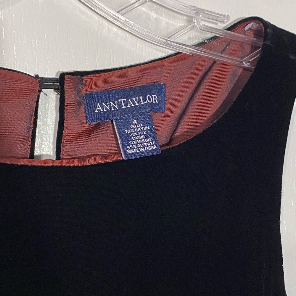 Vintage Ann Taylor SILK Blend Velvet Rhinestone Button Sleeveless Blouse Red 4 - Picture 4 of 5